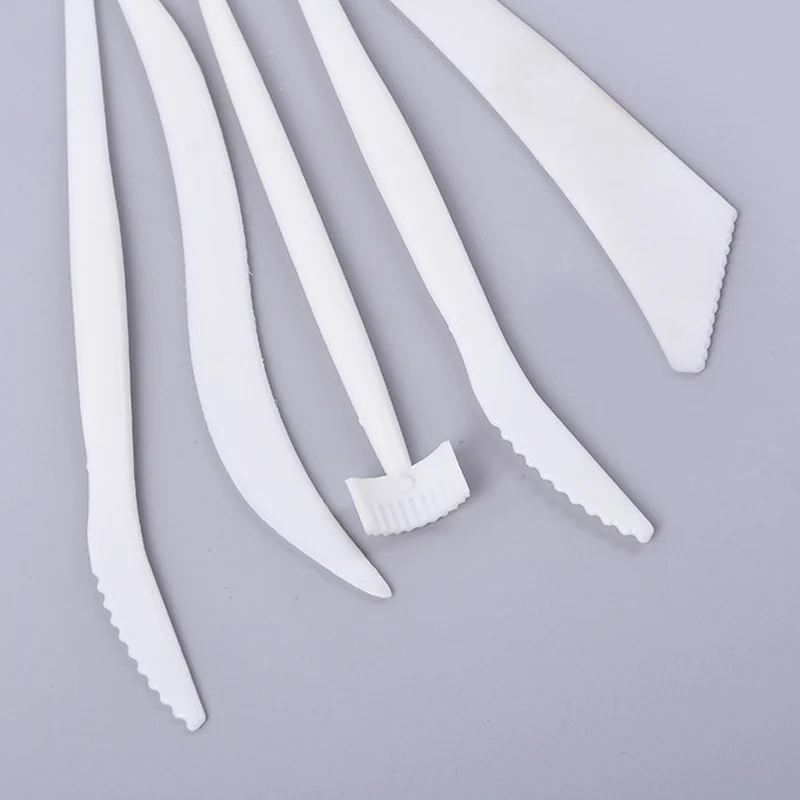 Пластмасов нож 