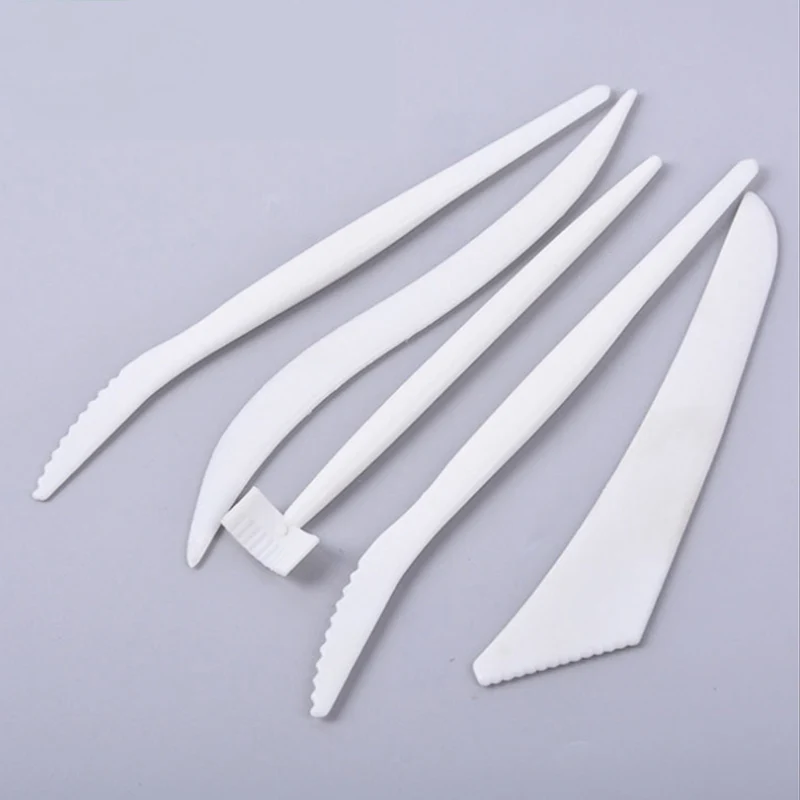 Пластмасов нож 