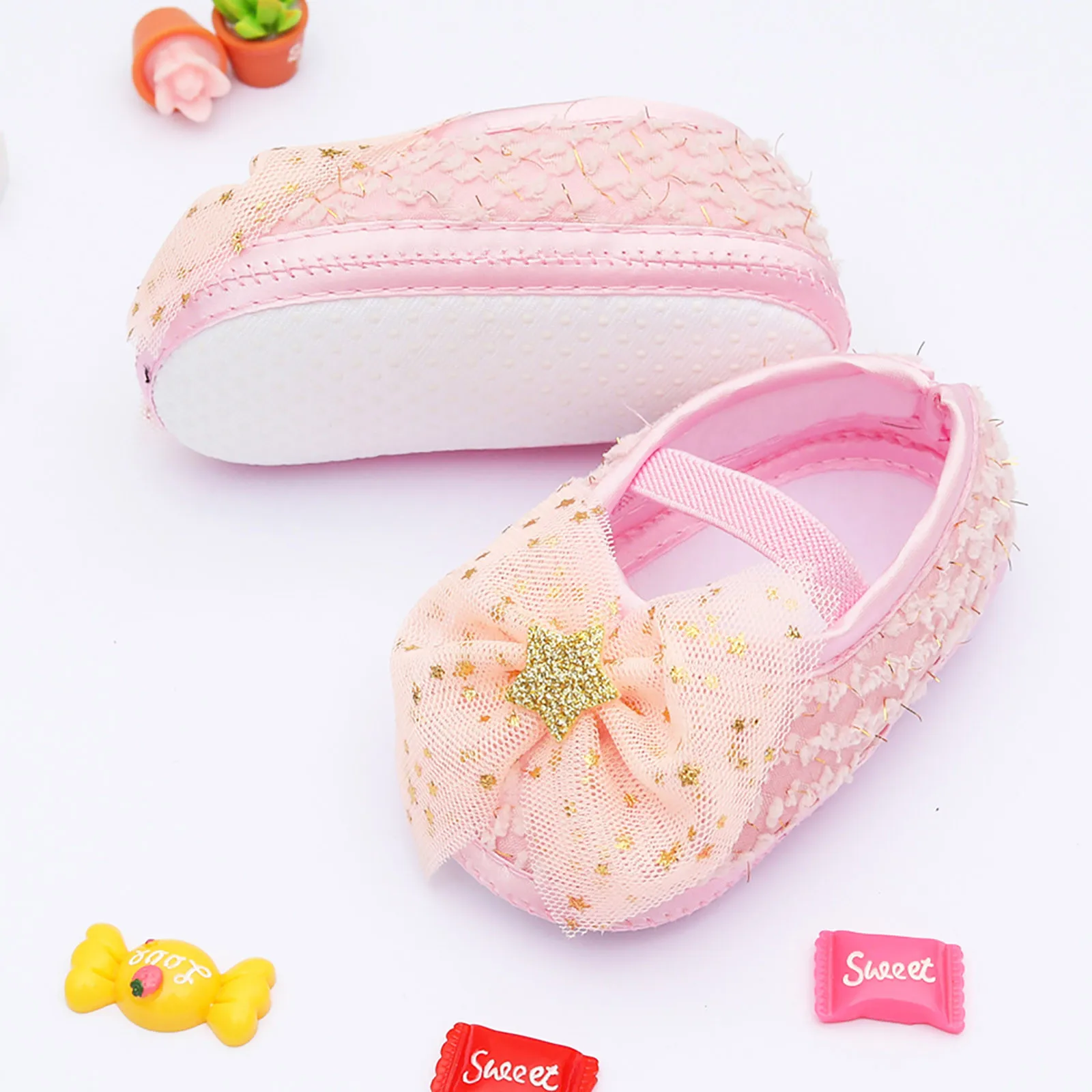 Първите количка за малки момичета; сладък обувки за новородени с кружевными цветя; меки обувки за деца; обувки за деца; обувки принцеса детски обувки